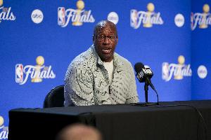 罚球数22-32！迈克·布朗：也许我们确实有犯规 但马刺也有犯规