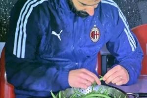 今日趣图：西班牙不踢TIKI TAKA 改踢TIK TOK了